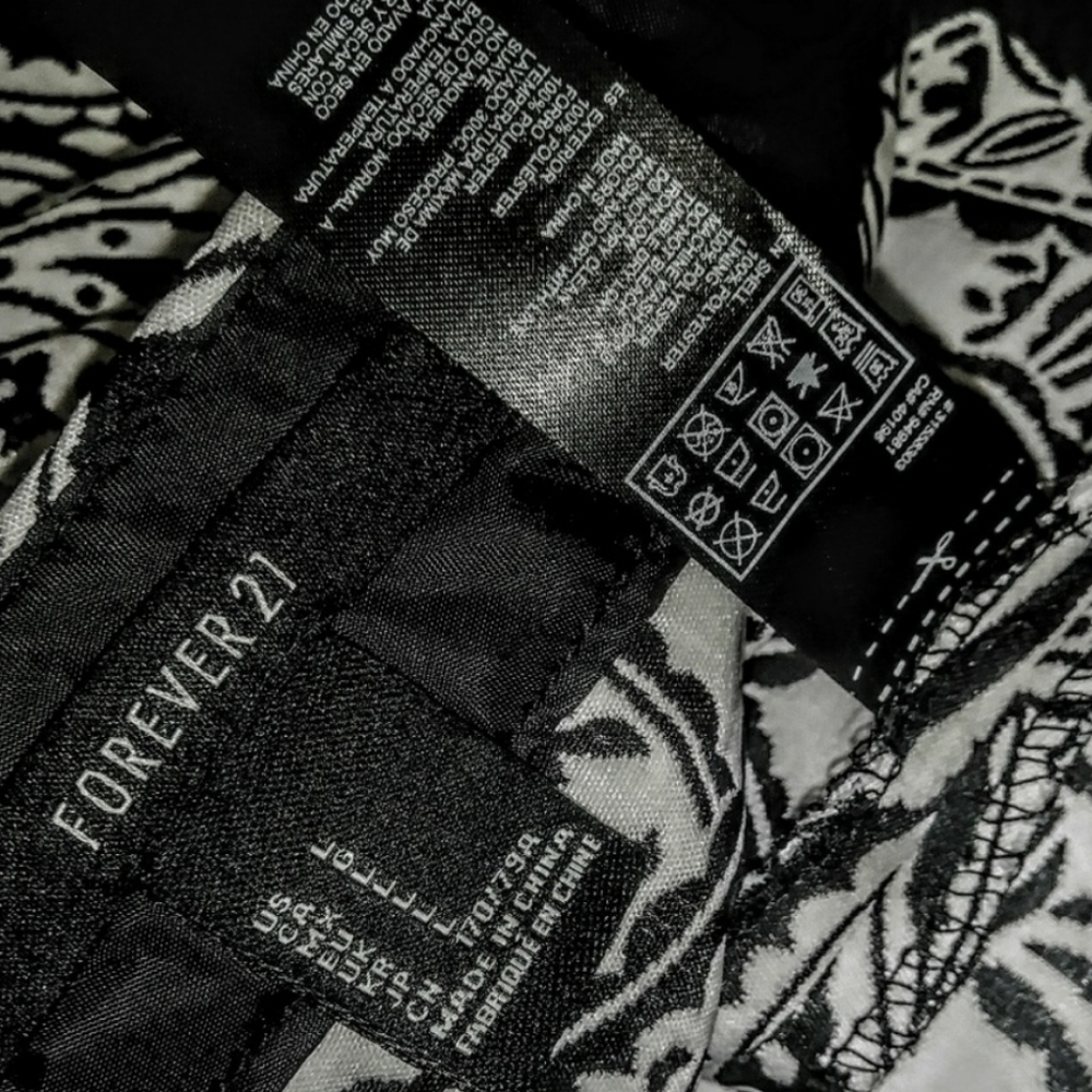 Forever 21 Shorts Size Large Paisley Print NWOT - Picture 13 of 13